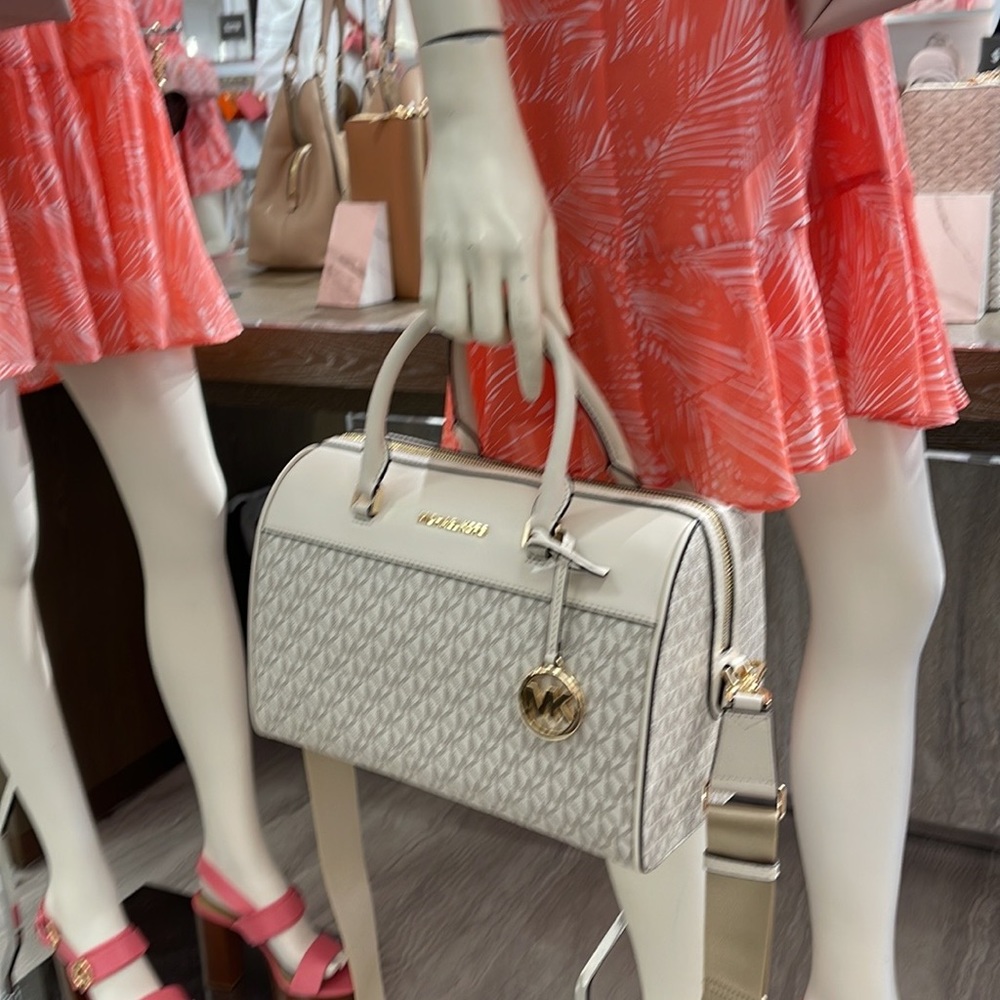 Michael Kors med Duffel Travel - Leather/Coated
35S2GTFU2B
Light Cream Multi
NWT - Picture 14 of 16